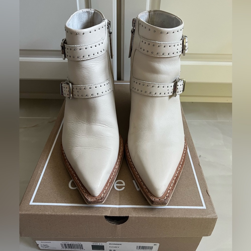Dolce Bits ivory genuine leather booties size 8.5
